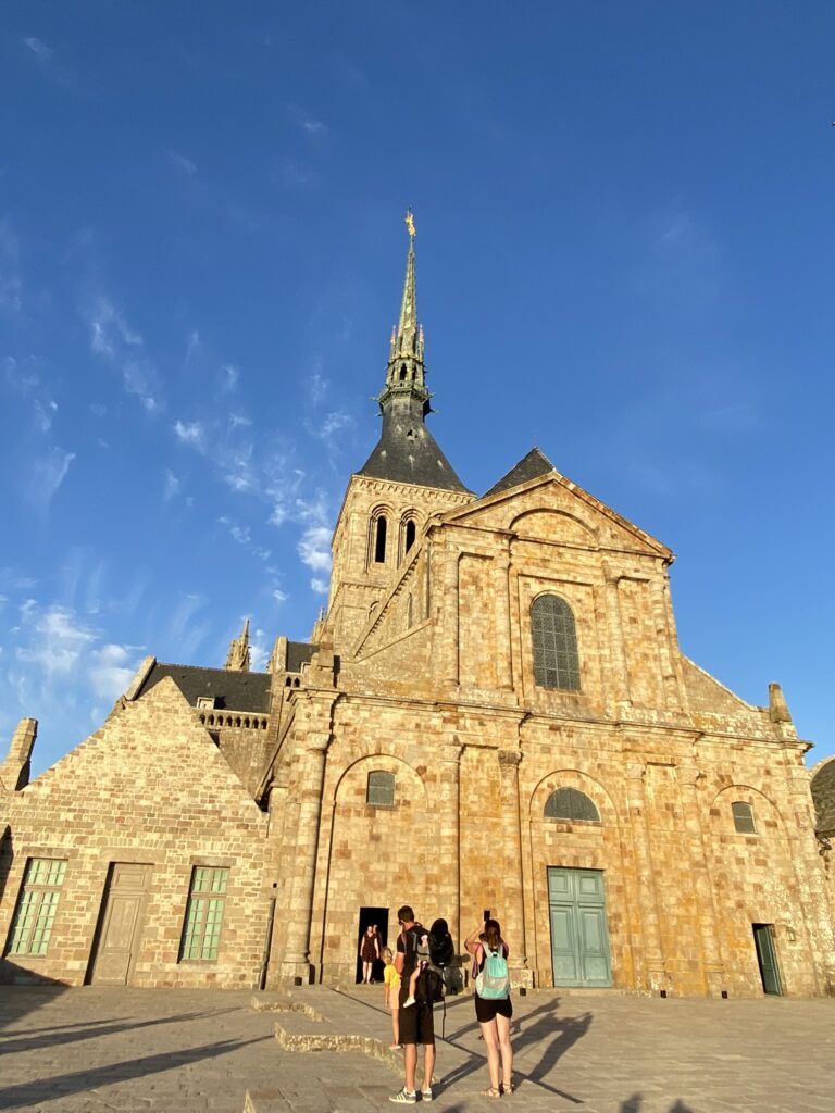 Abbazia Mont Saint Michel Normandia chiesa