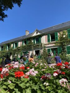 ingresso casa museo di monet a giverny_i fiori 2