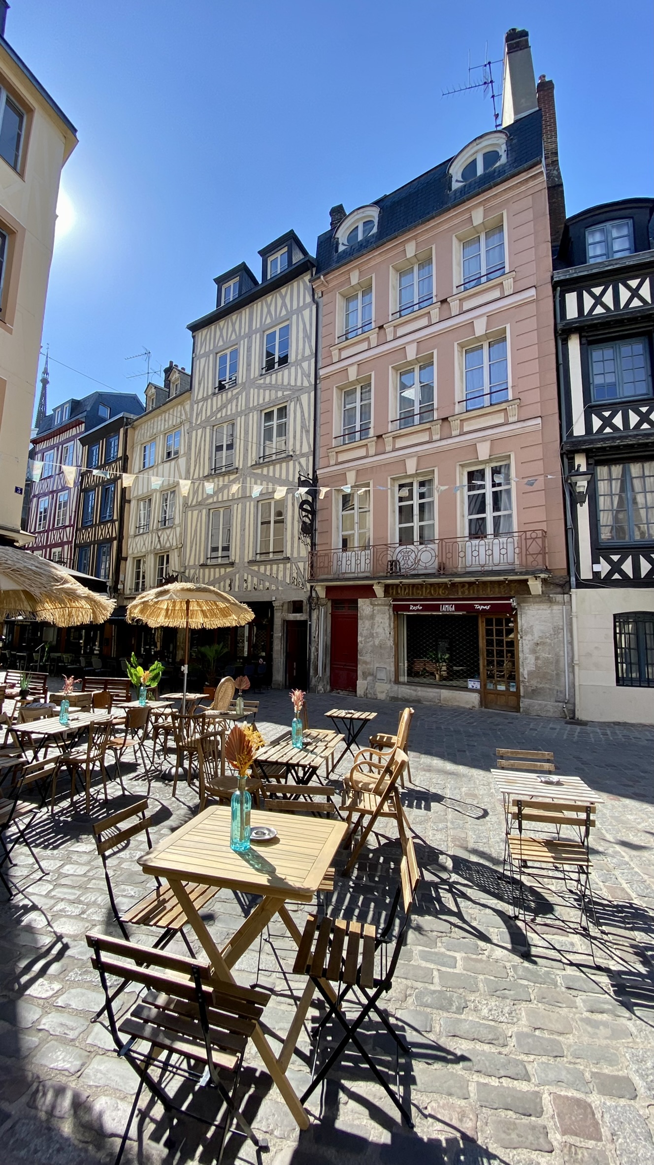 tavolini in centro di rouen normandia