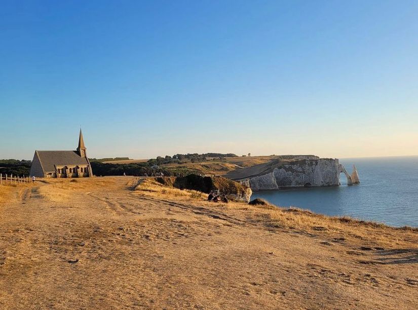 Chapelle di Notre Dame de la Garde a etretat in normandia