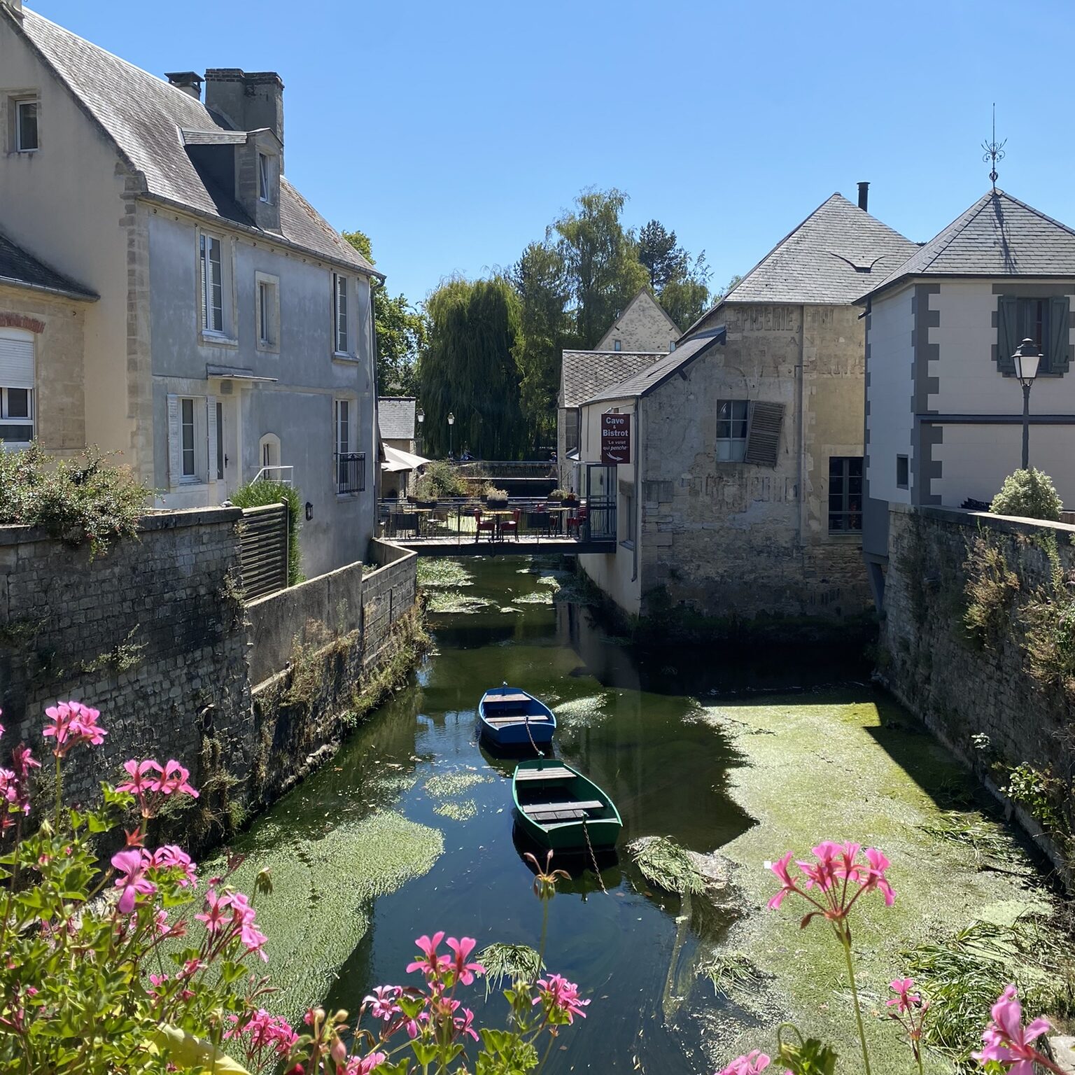 Uno scorcio del centro storico di Bayeux in Normandia