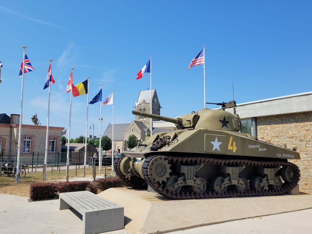 Sainte mere eglise luoghi seconda guerra nomadi in normandia carro armanto sherman