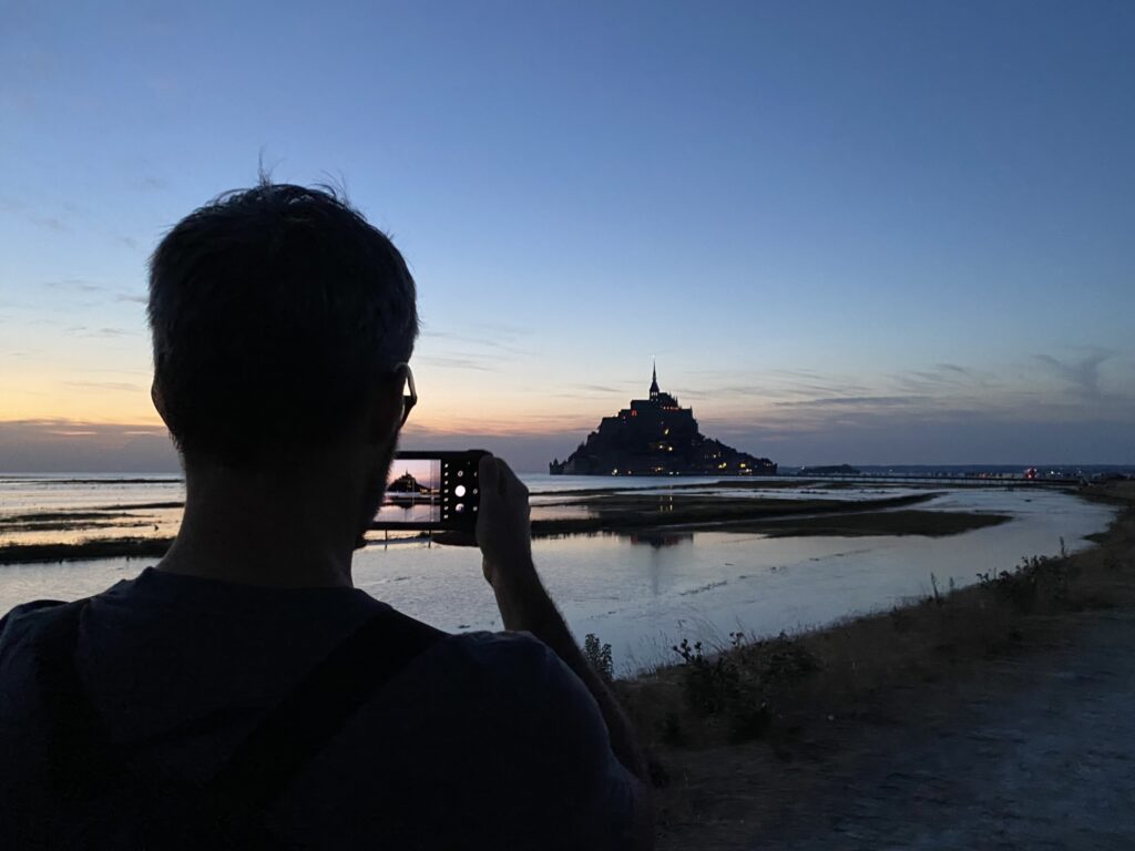 mont saint michel al tramonto nomadi in normandia normandy