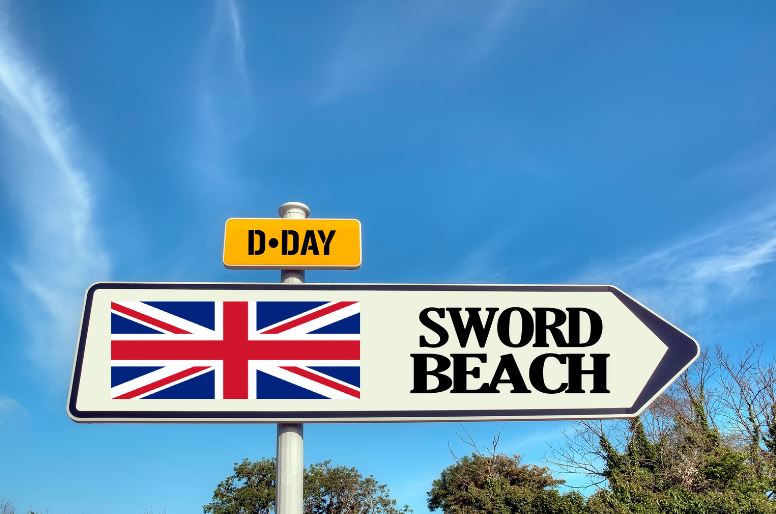 un cartello con una bandiera inglese indica la via per sword beach in normandia